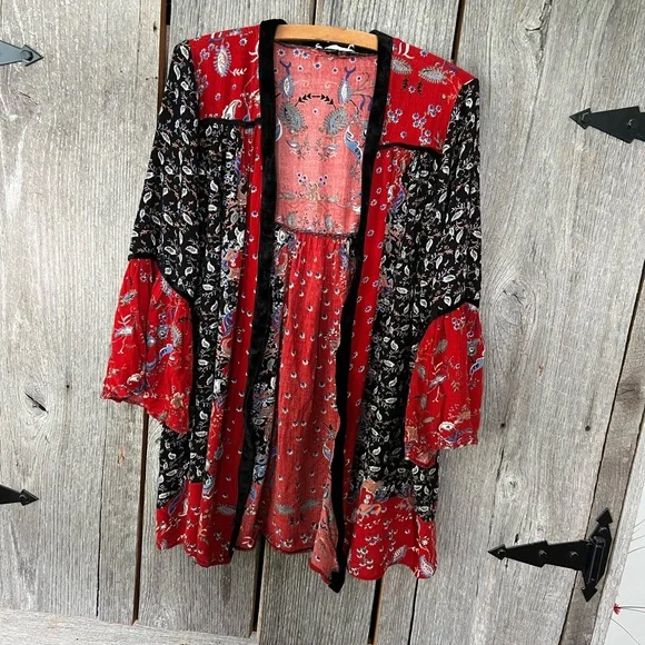Altar’d State Bohemian Floral Kimono Cardigan - Picture 1 of 5